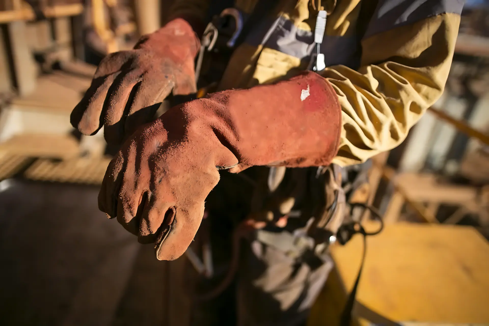 Rilong Detrás de las Costuras: Un Análisis Técnico Profundo de la Fabricación de Guantes de Trabajo y la Garantía de Calidad
